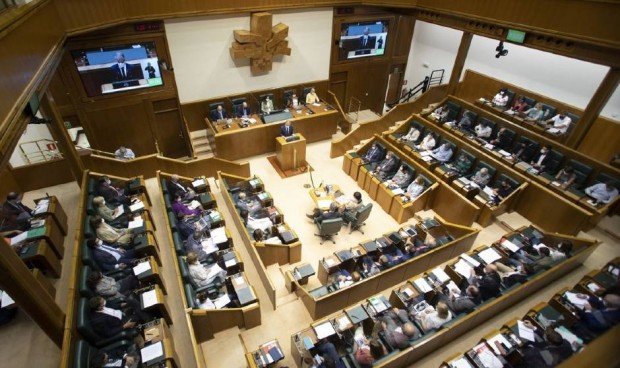 El Parlamento Vasco vota ofrecer contratos "atractivos y de calidad" a MIR